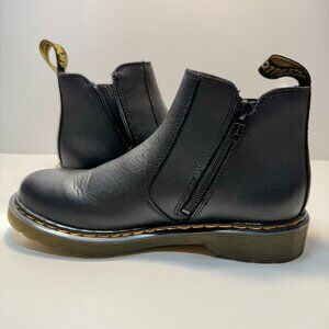 Dr. Martens Chelsea 2976 boots size 4 (NWOT)